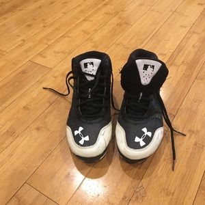 Under armour boys base cleats size 7